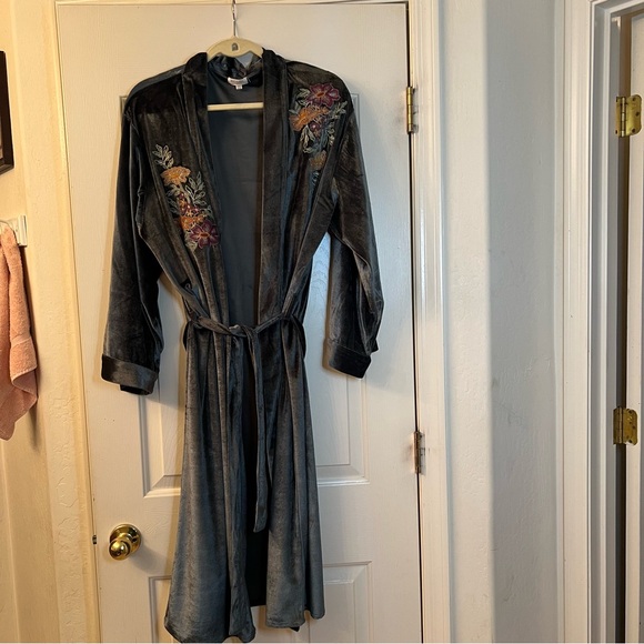 Embroidered Velvet Robe - Sage - Picture 2 of 3